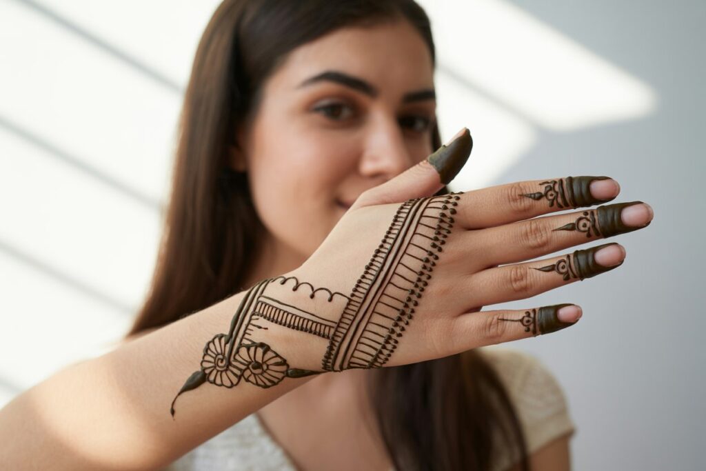 Home 19 Arabic mehndi