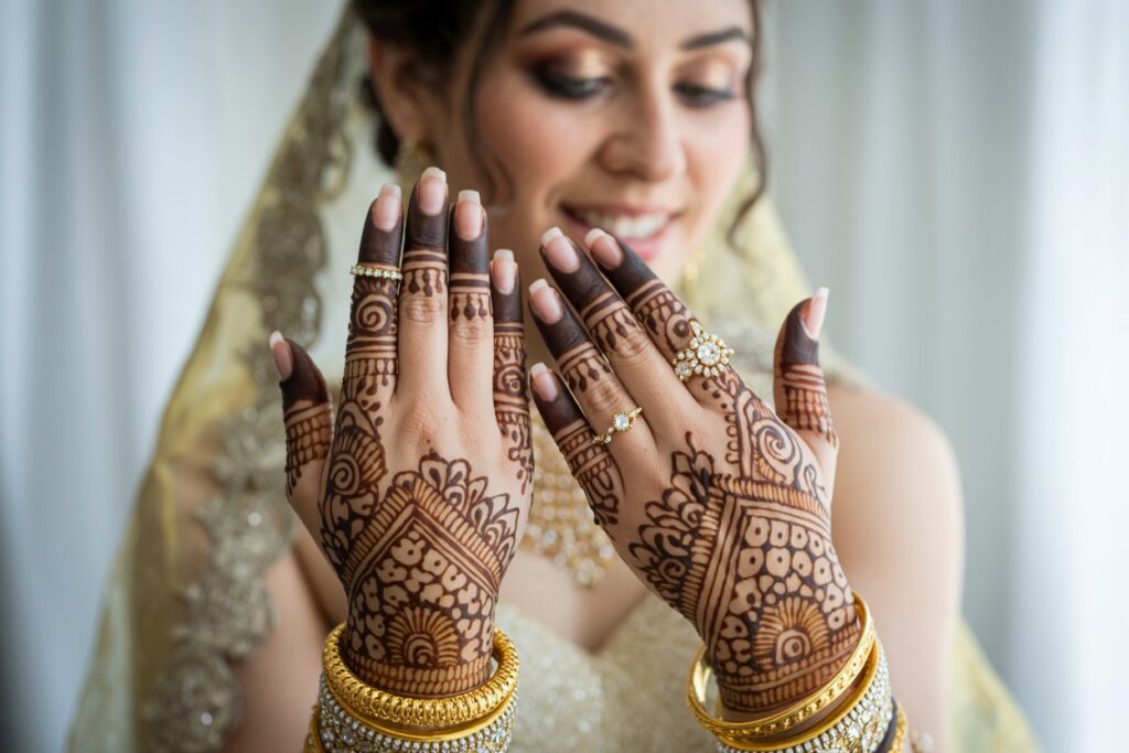 Home 21 floral mehndi